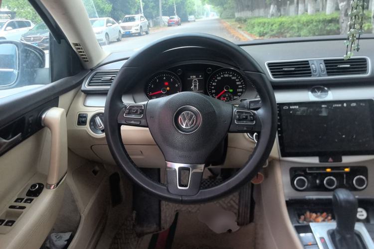 Used Volkswagen Magotan 2012 Revised Version 1.8TSI Leading Edition Steering Wheel