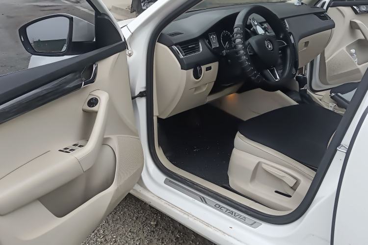 Used Skoda Octavia 2017 1.6L Automatic Smart Drive Edition
