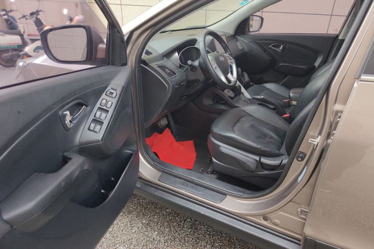 Used Hyundai ix35 2015 2.0L Automatic 2WD Smart Type China IV