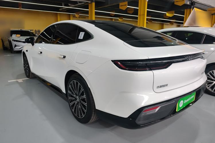 Used Geely Galaxy 8 2025 130km EM-P Starship Edition Exterior 2