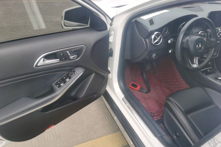 Used Mercedes-Benz GLA 2017 GLA 200 Sport Edition Driver Seat