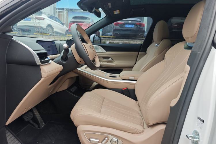 Used XPeng G9 2025 625 Long-Range Max Interior 4