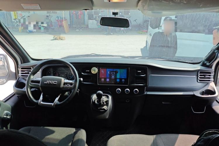 Used JMC Fushun 2023 2.0T Manual Short Wheelbase Low-Roof Commercial Multi-Purpose Passenger Vehicle 6 Seats with Lift-Up Tailgate
