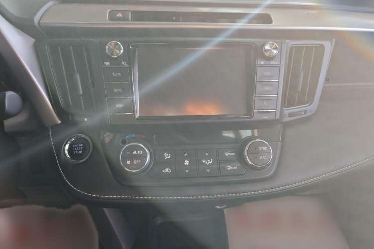 Used Toyota RAV4 2016 2.0L CVT Two-Wheel Drive Fashion Edition China V Standard
