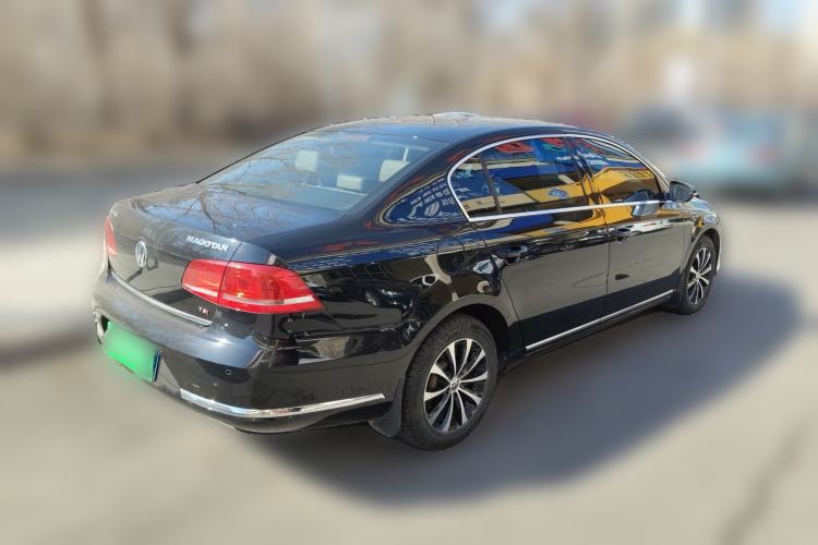 Used Volkswagen Magotan 2015 Facelift 1.8TSI Luxury Model Rear Right 45 Deg