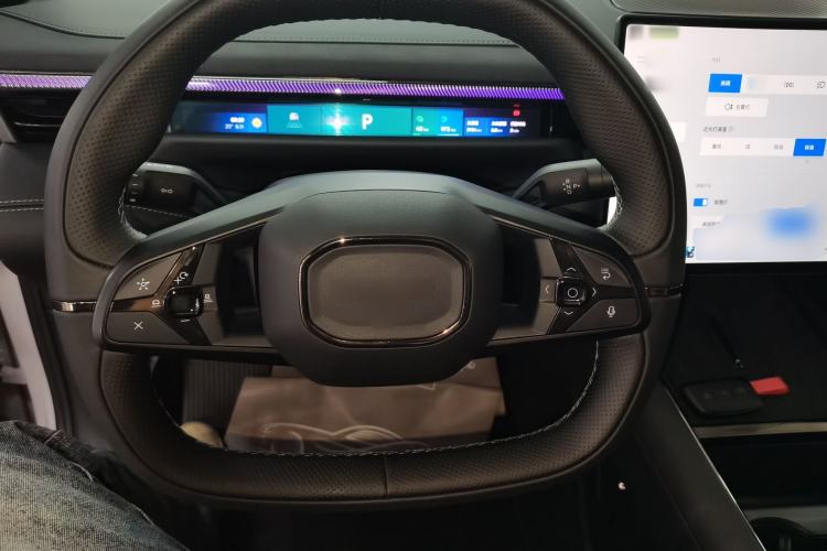 Used Lynk & Co 10 EM-P 2025 Model 240 Four-Wheel Drive Ultra Steering Wheel