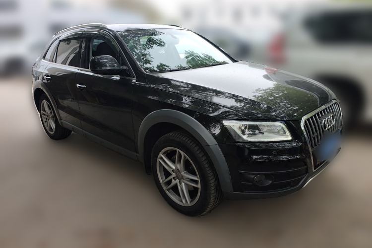 Used Audi Q5 2017 Plus 40 TFSI Comfort Model Front Right 45 Deg