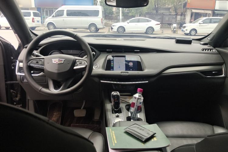 Used Cadillac XT4 2021 28T Two-Wheel Drive Leading Version Center Console