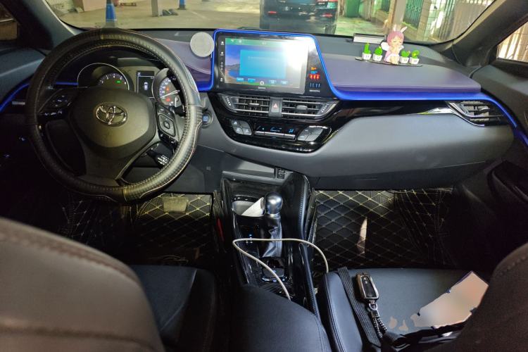 Used Toyota IZOA 2018 2.0L Yichi Version China VI Standard Center Console