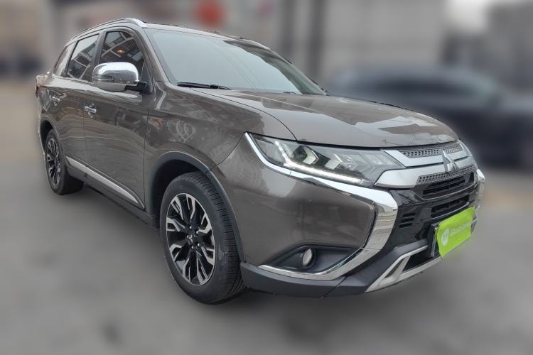 Used Mitsubishi Outlander 2019 2.4L 4x4 Zhi Xiang Edition 5 Seats China V Emission Standard
