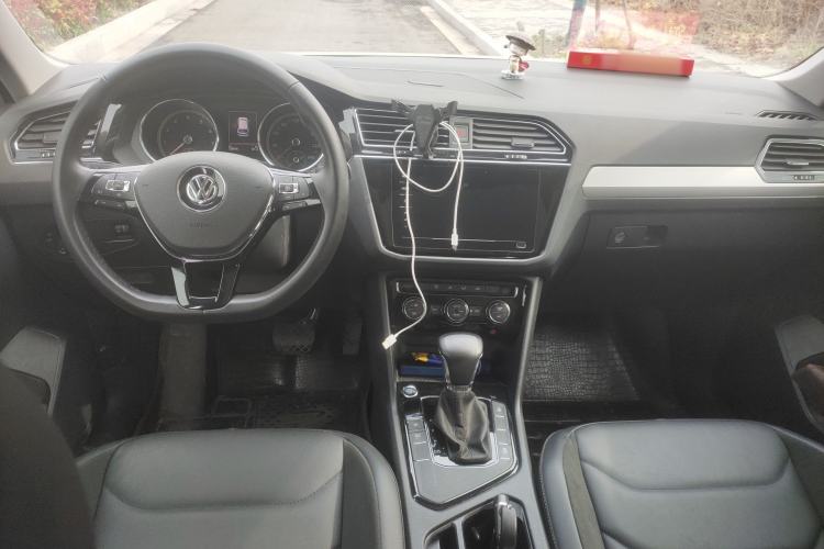 Used Volkswagen Tiguan L 2019 Revised Version 280TSI Automatic Two-Wheel Drive Panoramic Comfort Edition China VI Standard Center Console