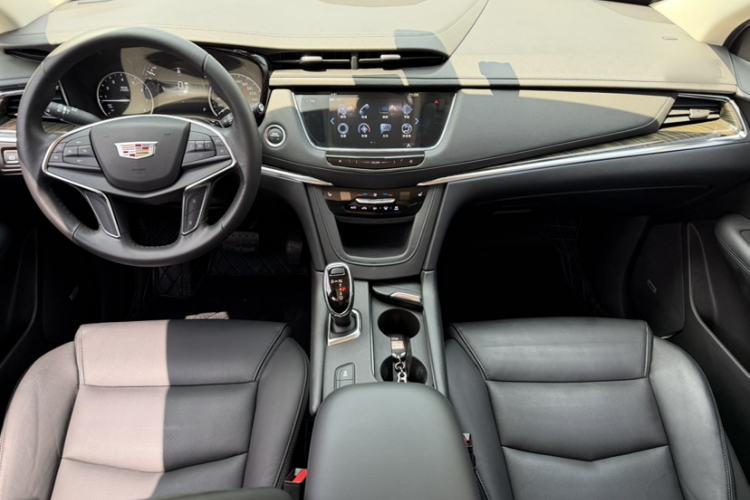 Used Cadillac XT5 2018 25T Luxury Model Interior 2