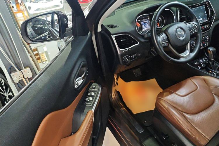 Used Jeep Cherokee 2019 2.0T Four-Wheel Drive All-Round Version China VI