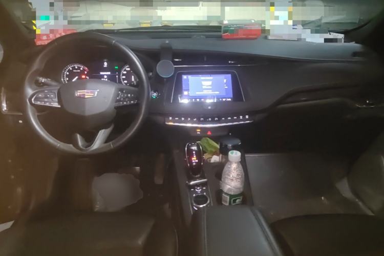 Used Cadillac XT4 2022 28T Two-Wheel Drive Fashion Edition Center Console