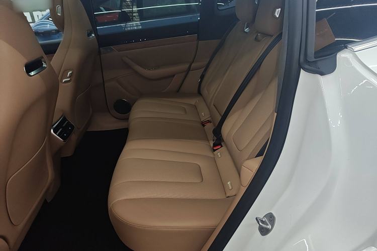 Used Hima Luxeed R7 2024 All-Electric 736 km Ultra Left Rear Seat