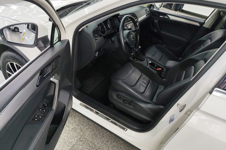 Used Volkswagen Tiguan L 2017 330TSI Automatic Two-Wheel Drive Comfort Edition Driver Seat