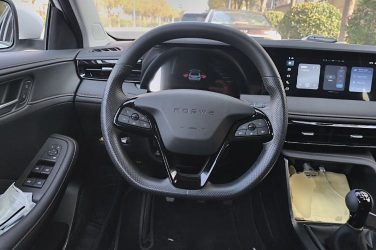 Used Roewe i5 2023 1.5L Manual Comfort Edition
