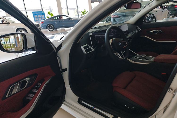 Used BMW 3 Series 2025 325i M Sport Package Driver Seat