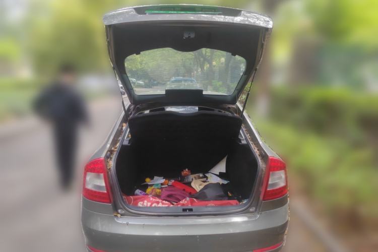 Used Skoda Octavia 2010 1.6L Manual Eado Edition Trunk