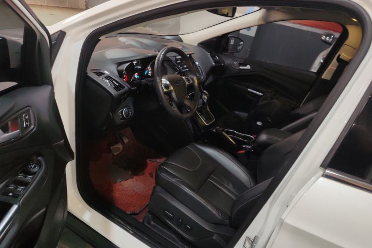 Used Ford Kuga 2015 2.0L GTDi Four-Wheel-Drive Sport Model Left Front Seat