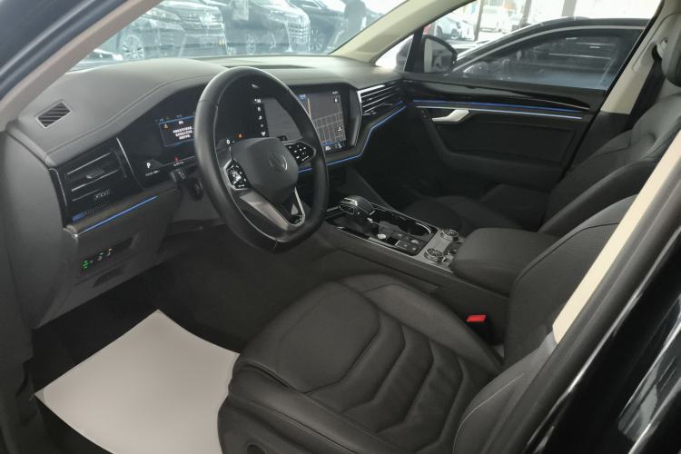 Used Volkswagen Touareg 2022 3.0 TSI Luxury Edition Black Diamond Sport Package
