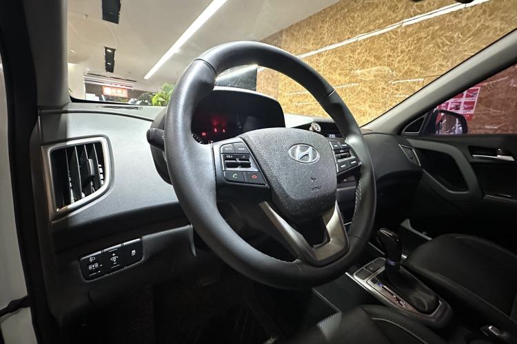 Used Hyundai ix25 2015 1.6L Automatic Two-Wheel-Drive Deluxe DLX Model