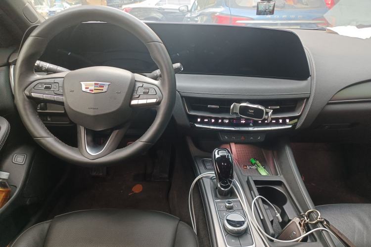 Used Cadillac CT5 2024 28T Luxury Pro Trim Center Console