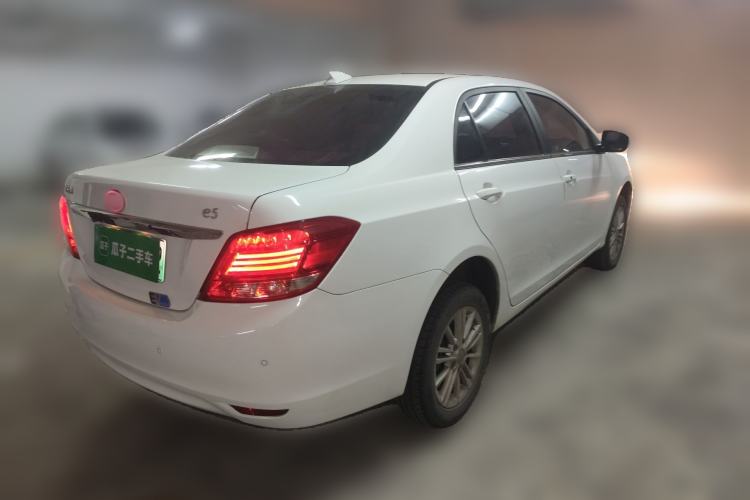 Used BYD e5 2018 450 Smart Connect Deluxe Edition
