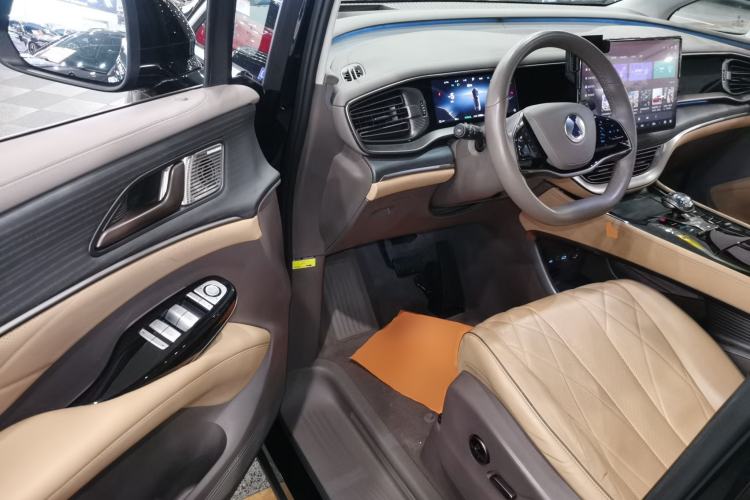 Used Denza D9 2022 DM-i 970 Four-Wheel Drive Flagship Model
