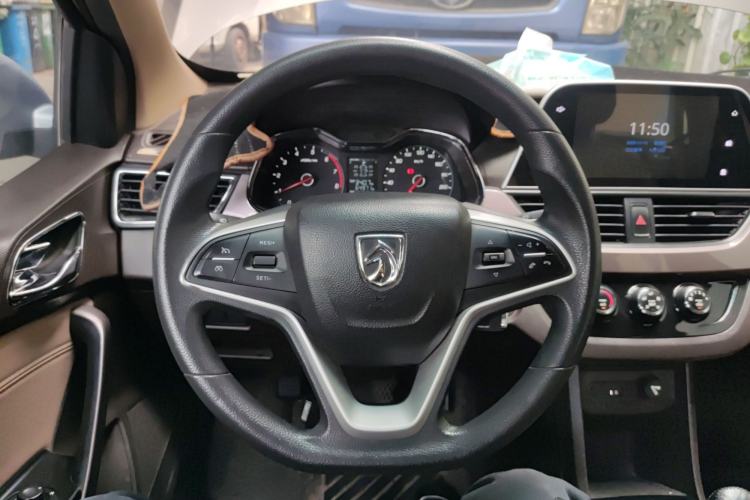 Used Baojun 310W 2017 1.5L Manual Fashion Model China V