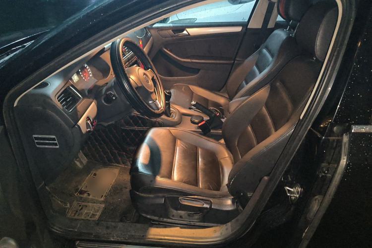 Used Volkswagen Sagitar 2014 1.6L Manual Comfort Model Left Front Seat