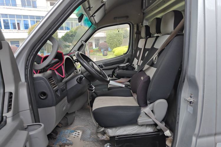 Used Dongfeng Yufeng 2018 2.3T Logistics Vehicle A100 Luxury Edition Short Wheelbase Mid-Roof Design 5–9 Seater
