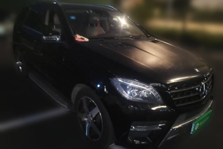 Used Mercedes-Benz M-Class 2012 ML 350 Luxury Edition Front Right 45 Deg