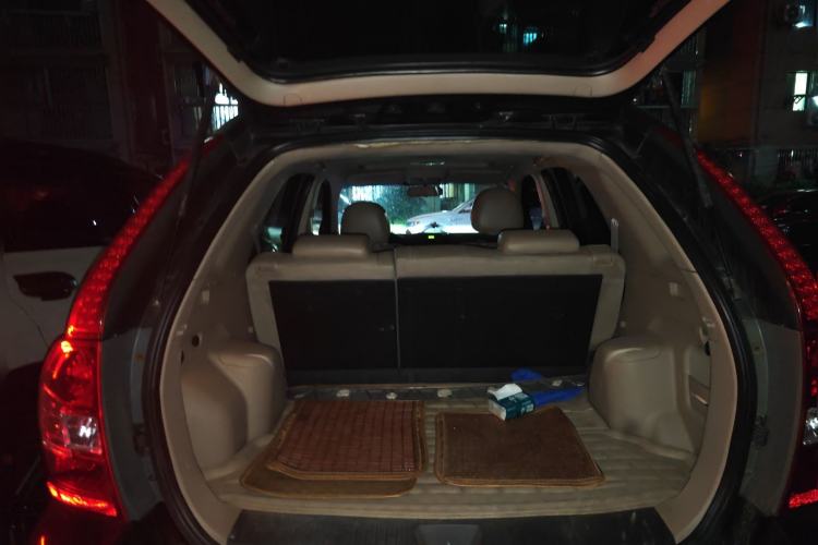 Used Kia Sportage 2011 2.0L Manual Two-Wheel-Drive GLS Trunk