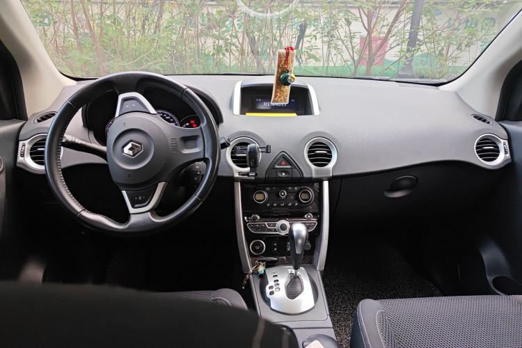Used Renault Koleos 2012 2.5 4x4 Urban Edition Center Console