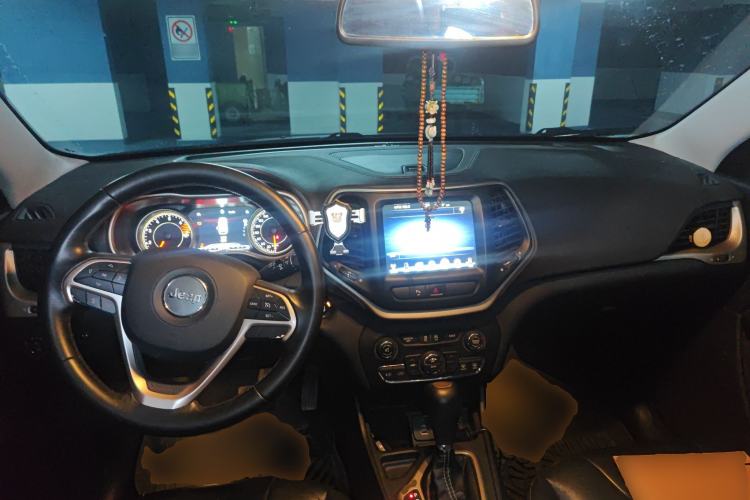 Used Jeep Cherokee 2017 2.0L Superior Edition
