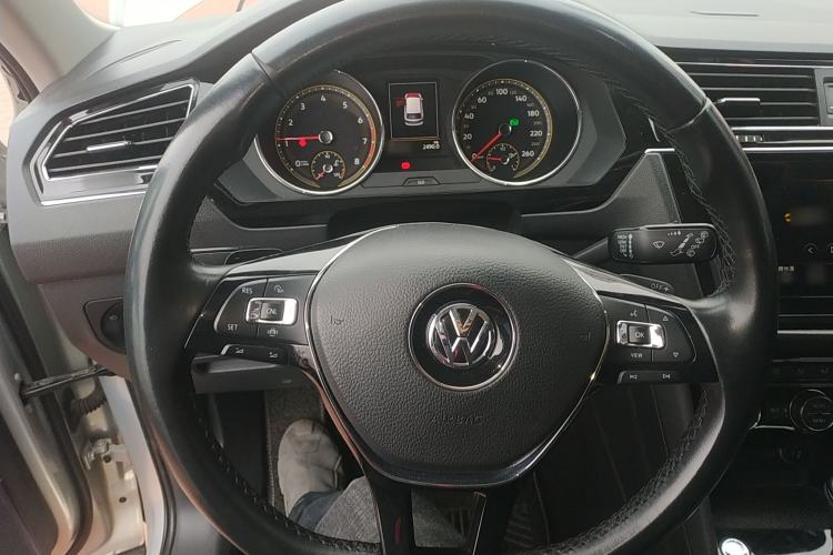 Used Volkswagen Tiguan L 2019 Revised 330TSI Automatic Two-Wheel Drive Smart & Luxury Edition China VI Standard
