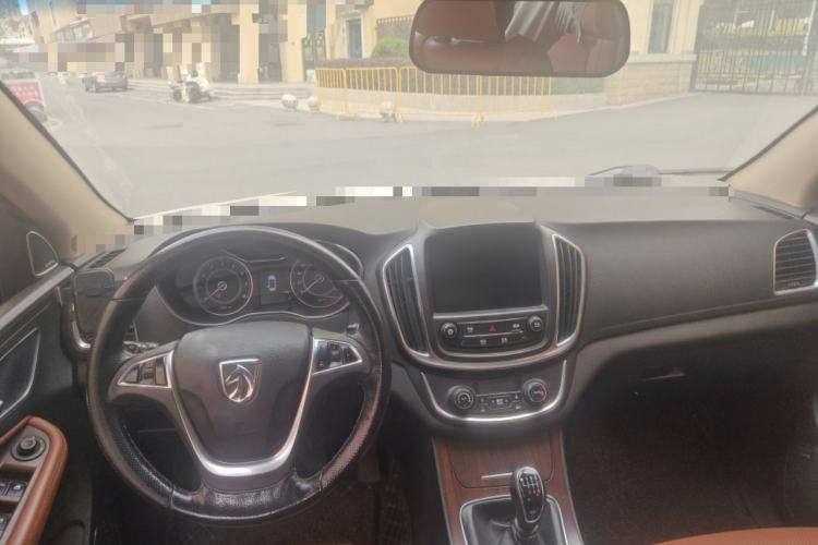 Used Baojun 560 2017 Rhythmic Edition 1.5T Manual Premium Model Center Console