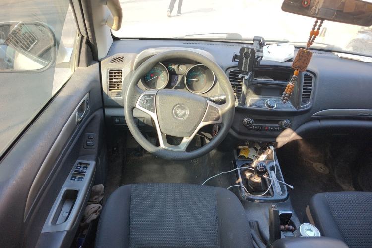 Used Foton Savana 2015 2.0T Manual Two-Wheel Drive Gasoline Luxury Edition 5 Seats