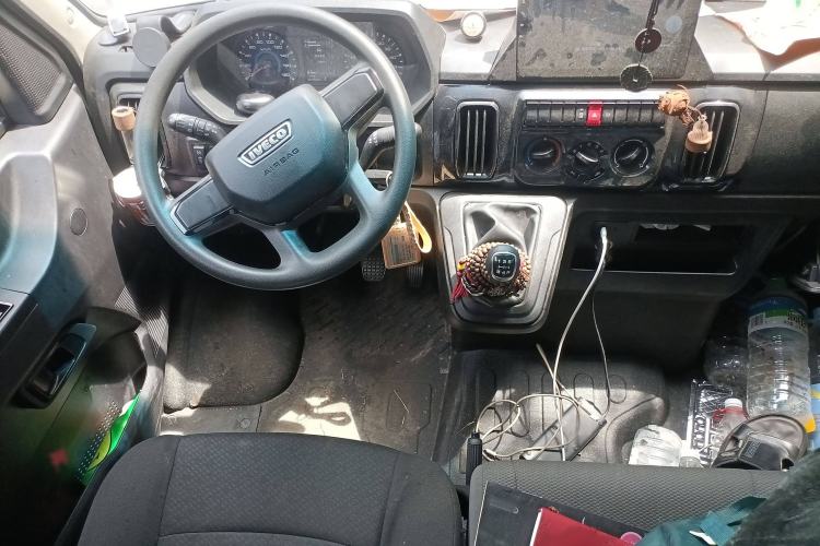 Used Iveco Daily 2023 2.5T A37M1 Long Wheelbase Mid-Roof Dual-Tire Side-Sliding Doors 5-9 Seats
