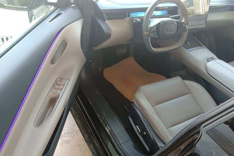 Used Lynk & Co Z10 2025 71 kWh 602 km Range Rear-Wheel Drive Pro
