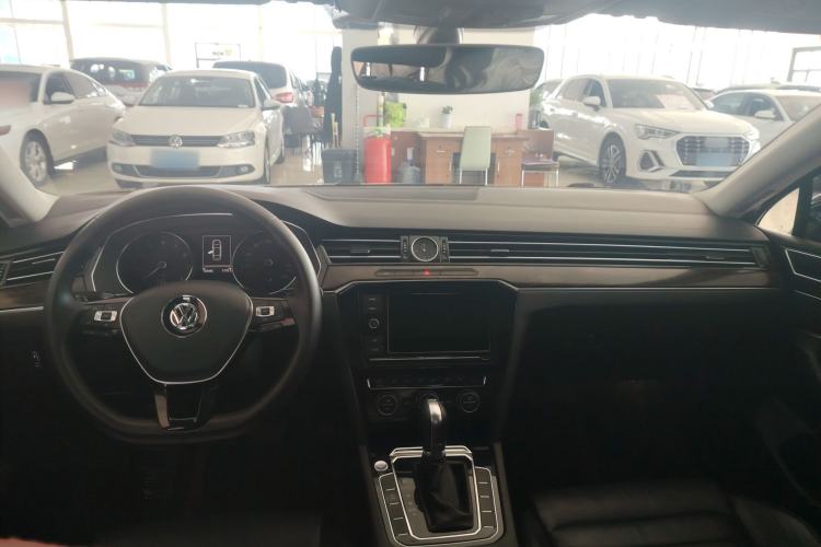 Used Volkswagen Magotan 2019 330TSI DSG Luxury Version China VI Standard Interior 2