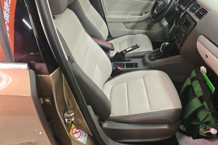 Used Volkswagen Sagitar 2015 1.6L Automatic Comfort Model Right Front Seat