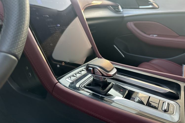 Used Hongqi H5 2025 2.0T Automatic Flag Edition – 500 000 Units Commemorative Version