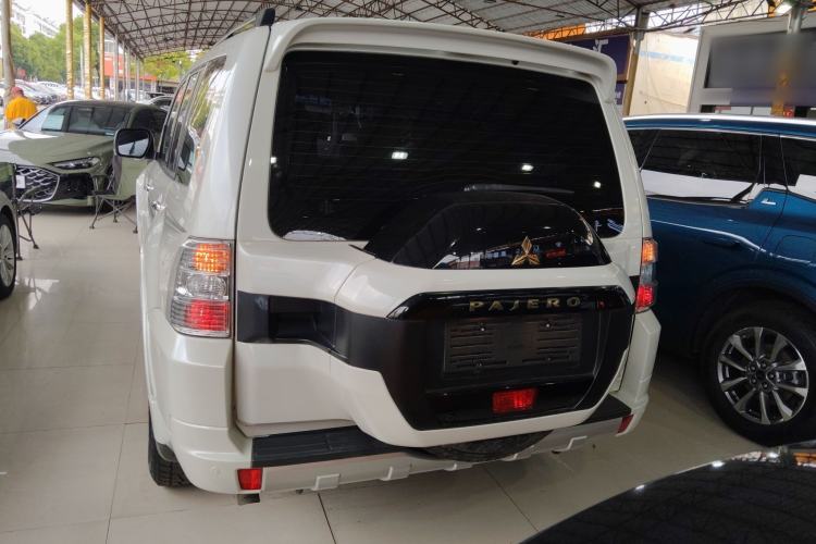 Used Mitsubishi Pajero 2018 3.0L Automatic Standard Edition Rear