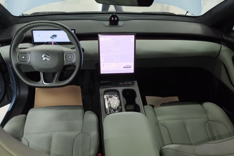 Used Nio ET5 2022 75 kWh Center Console