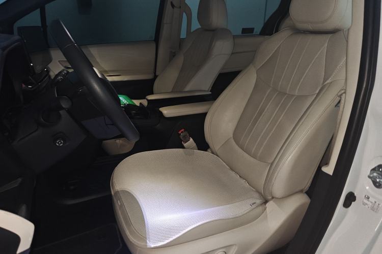 Used Toyota Sienna 2024 2.5L Hybrid Platinum Edition