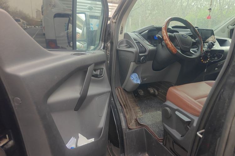 Used Ford Transit 2020 2.0T Diesel Multi-Function Commercial Vehicle Mid-Chassis Low-Roof Design with Dual Rear Doors Meeting China VI Emission Standards