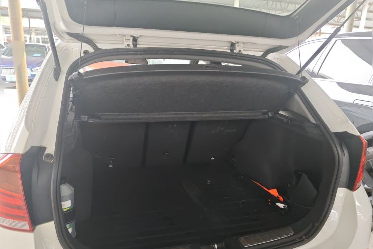 Used BMW X1 2014 sDrive18i Fashion Model Trunk