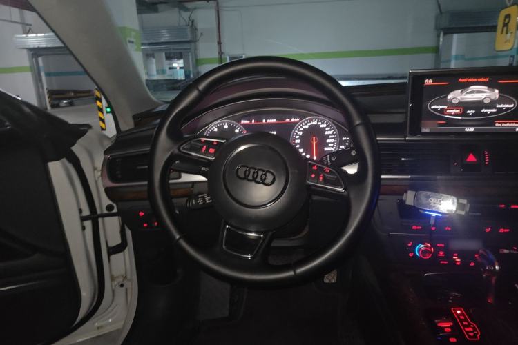 Used Audi A7 2013 50 TFSI quattro Luxury Model Steering Wheel